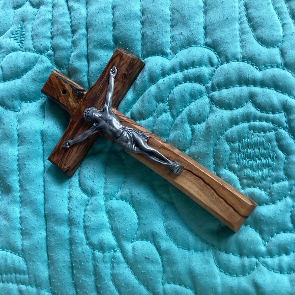 SMALL OLIVE WOOD & METAL CRUCIFIX - Picture 1 of 6